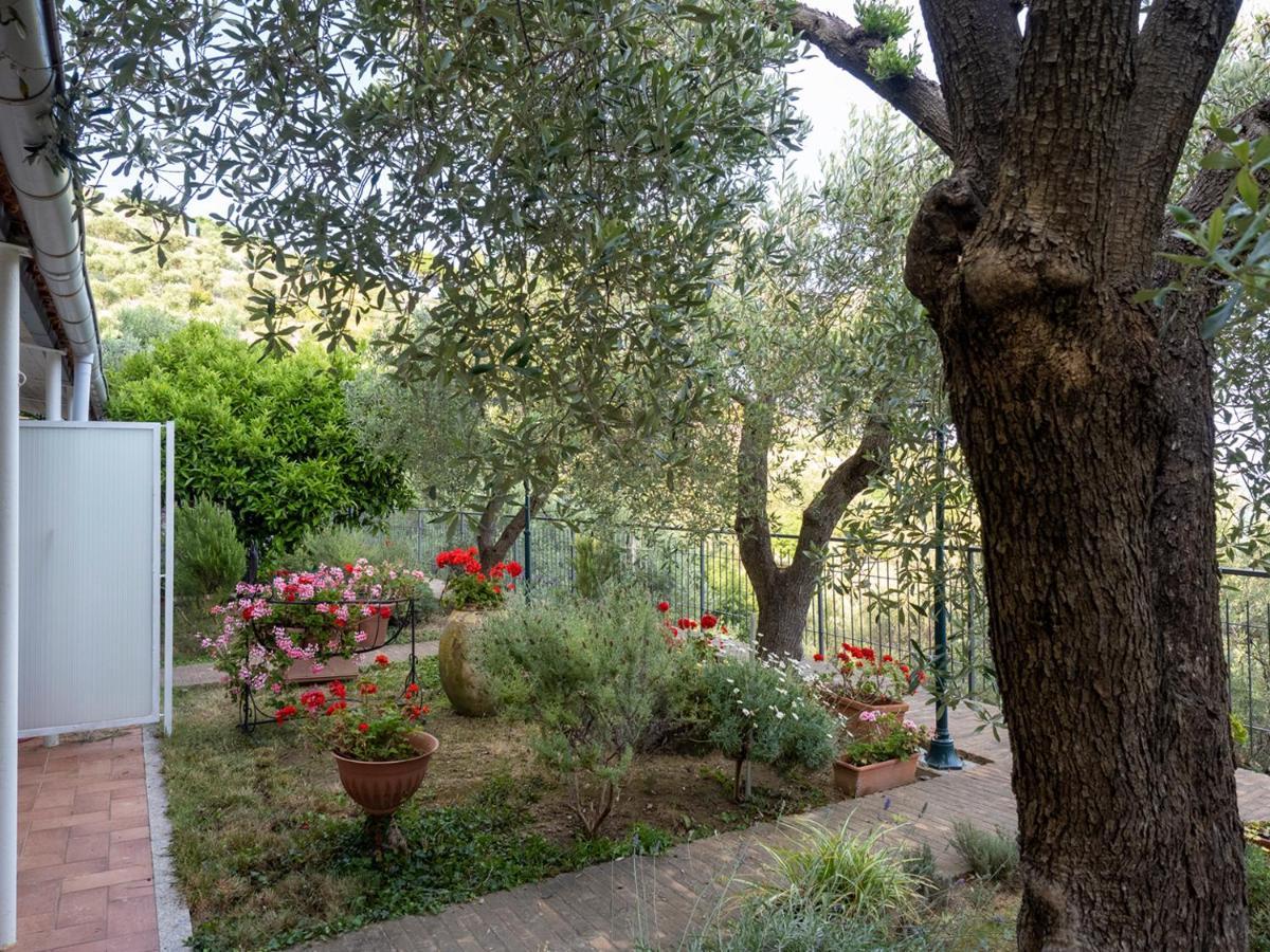 Bed and Breakfast Tra Gli Ulivi Pietra Ligure Exterior foto