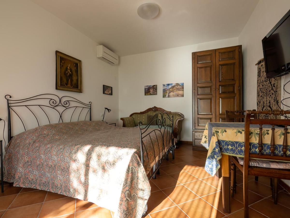 Bed and Breakfast Tra Gli Ulivi Pietra Ligure Exterior foto