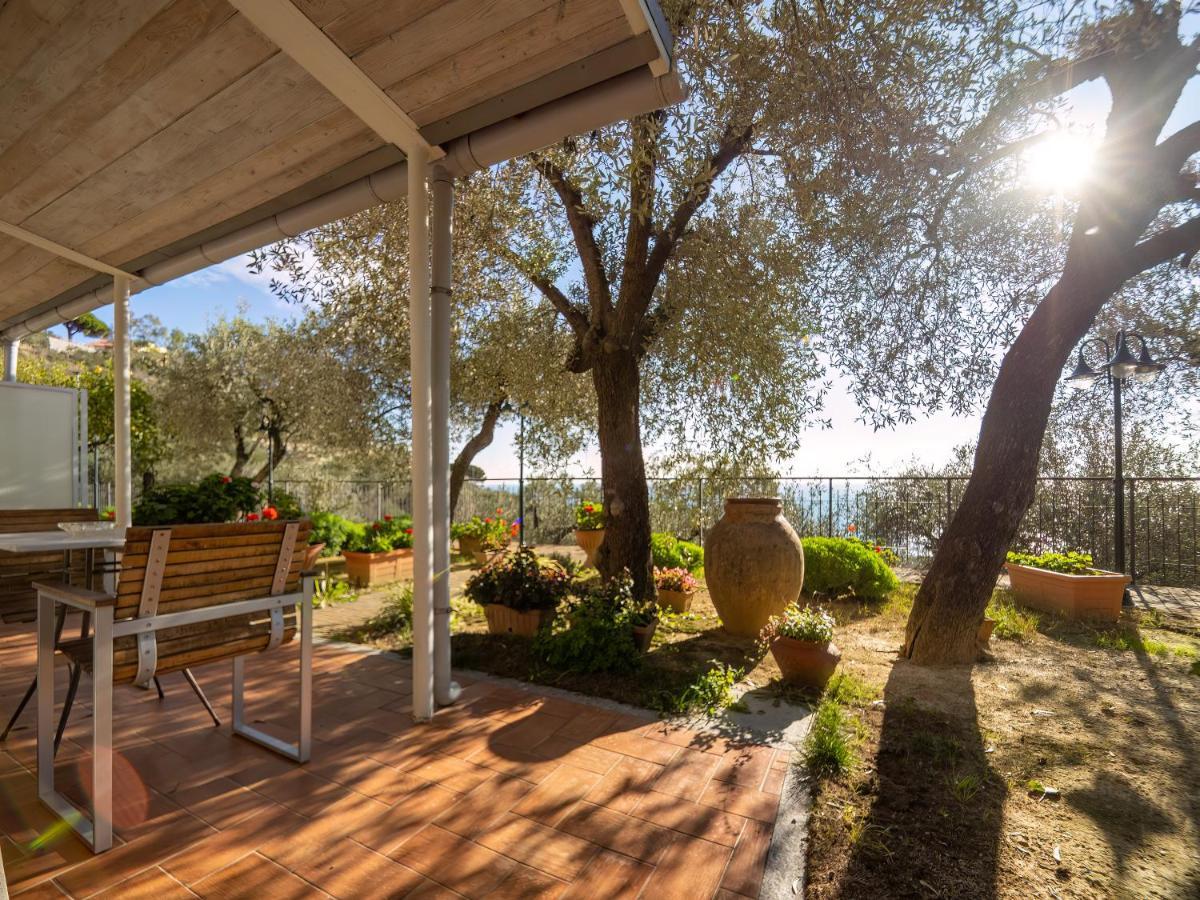 Bed and Breakfast Tra Gli Ulivi Pietra Ligure Exterior foto