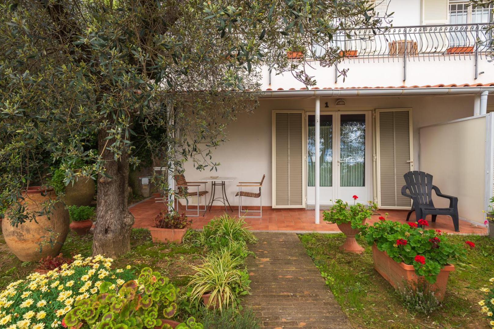 Bed and Breakfast Tra Gli Ulivi Pietra Ligure Exterior foto