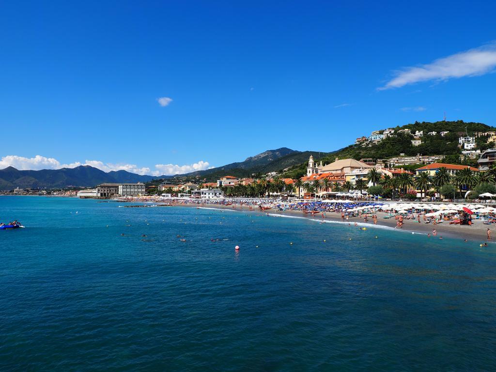 Bed and Breakfast Tra Gli Ulivi Pietra Ligure Exterior foto