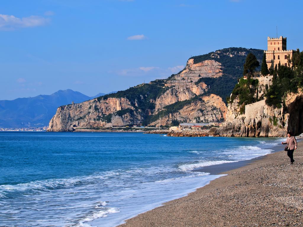 Bed and Breakfast Tra Gli Ulivi Pietra Ligure Exterior foto